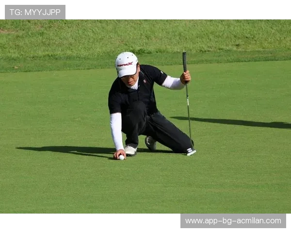 卡利亚里拉杜尼亚训练中高球表现极稳定